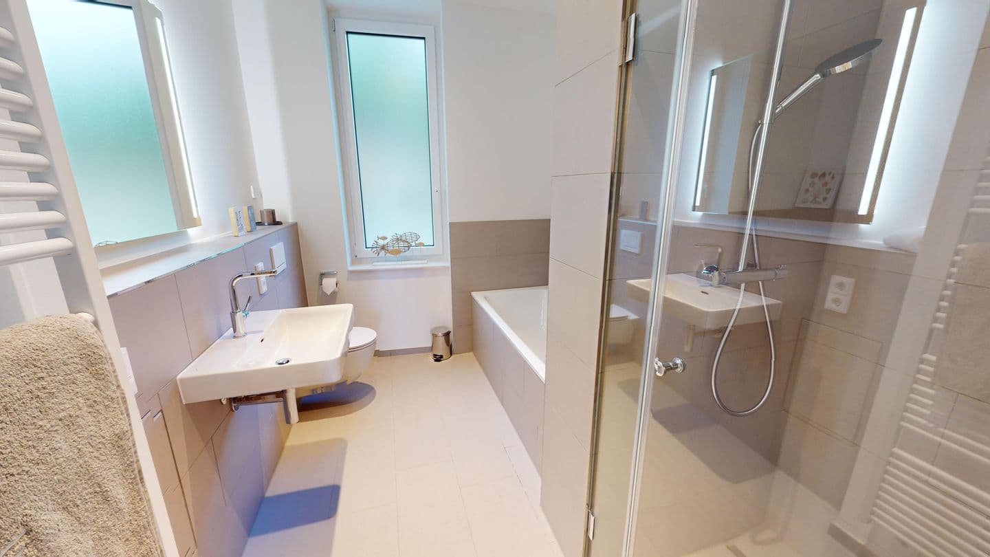 Luxus-Ferienwohnung für 4 Erwachsene & 2 Kinder mit Terrasse und Meerblick