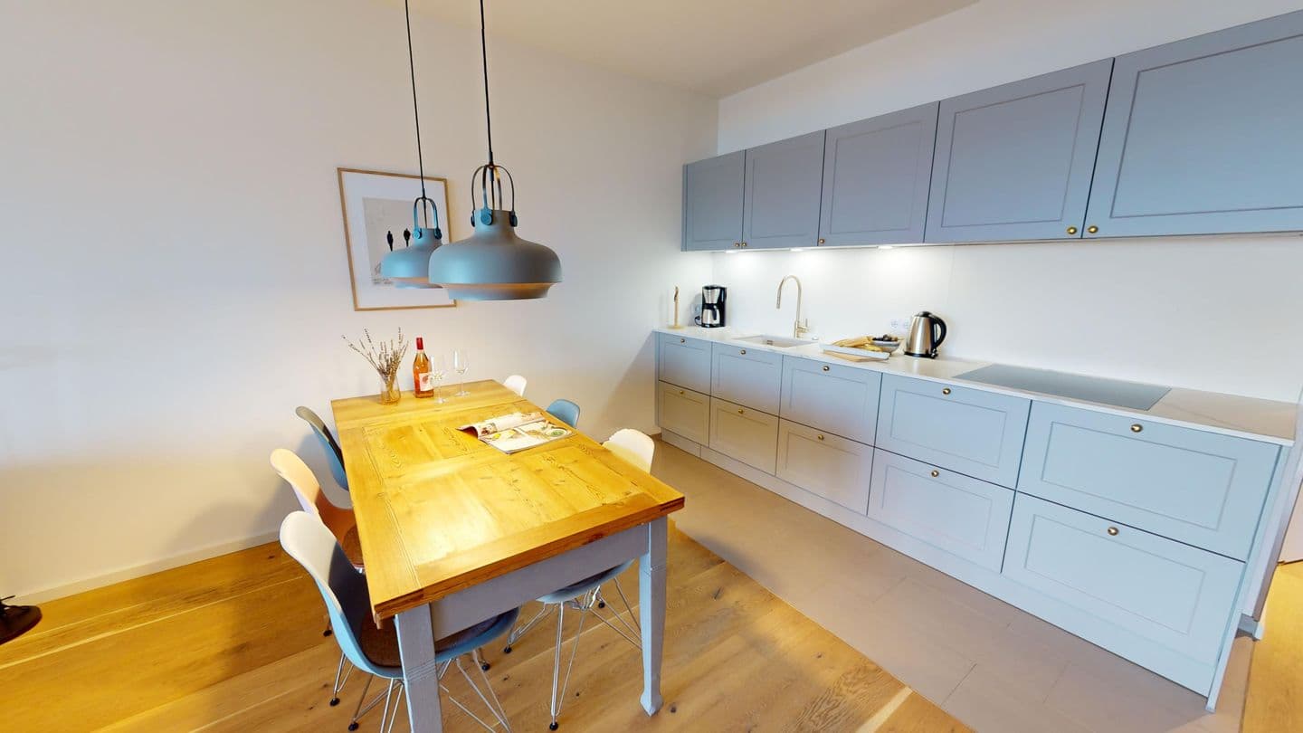 Luxus-Ferienwohnung für 4 Erwachsene & 2 Kinder mit Terrasse und Meerblick