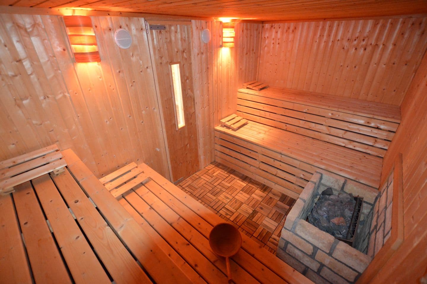 Familienfreundliches Ferienhaus in Pelzerhaken mit Garten, großzügigem Wohnbereich, Kamin und Sauna