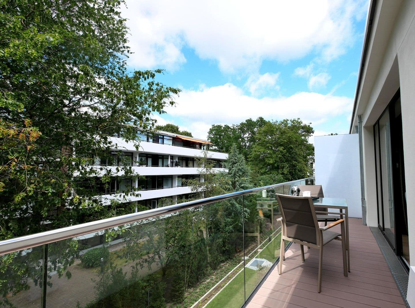 Luxusapartment mit eigener Sauna & Sonnenbalkon – nur Minuten vom Strand entfernt