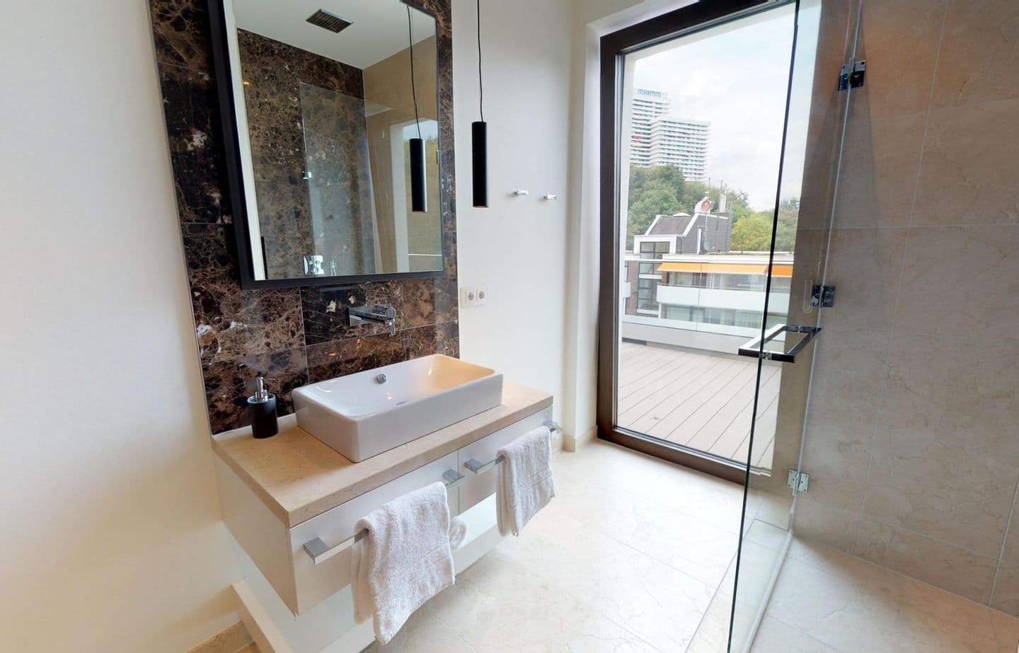 Luxus Ferienpenthouse mit Sauna und riesiger Dachterrasse in Strandlage