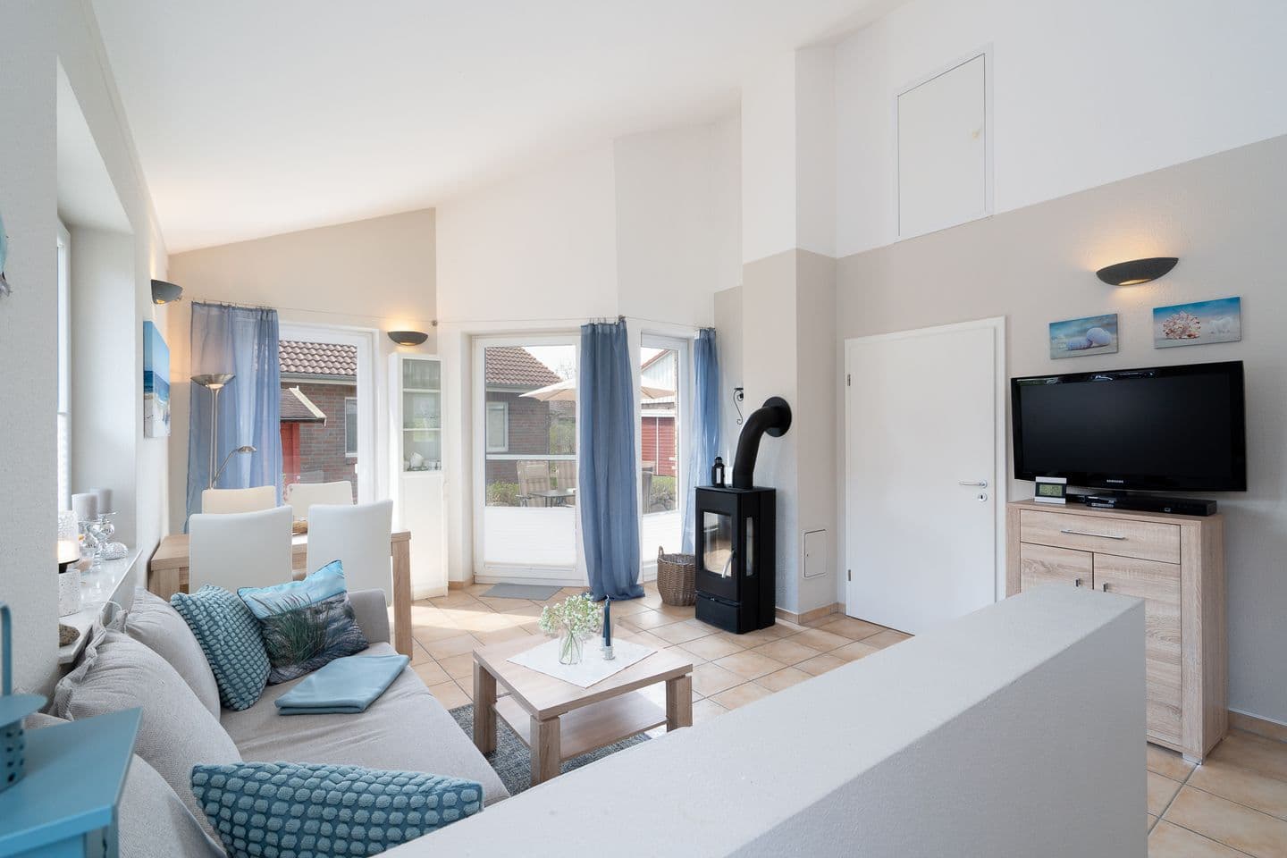 Strandnahes Ferienhaus mit Kamin, Garten, Strandkorb für 4 Gäste und Hund