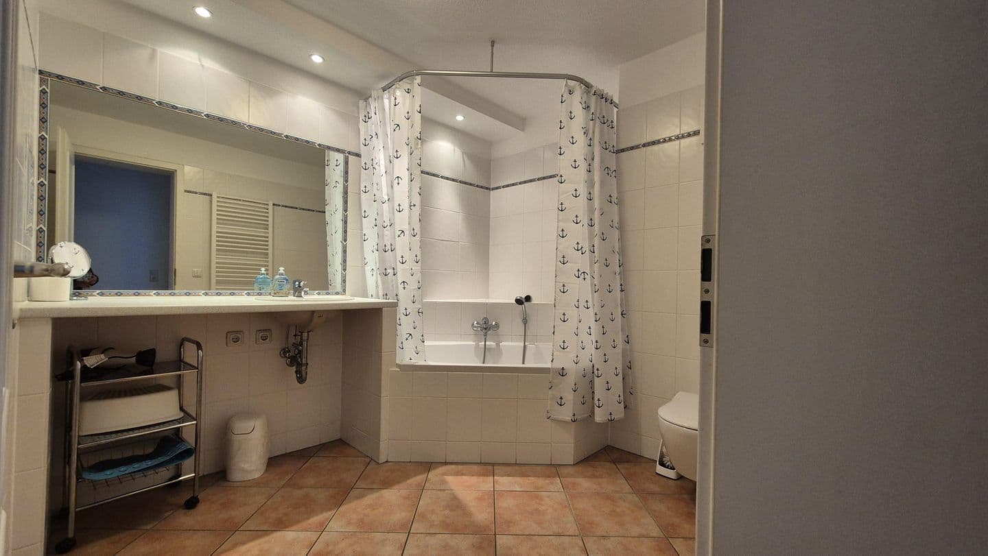 Bad mit Badewanne