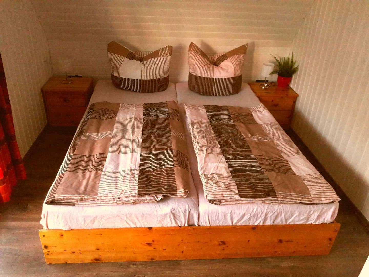 Schlafzimmer 1