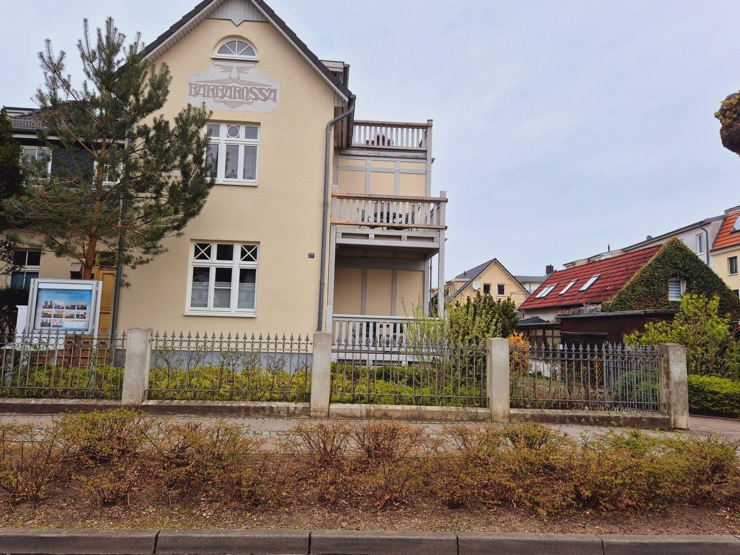 Straßenansicht