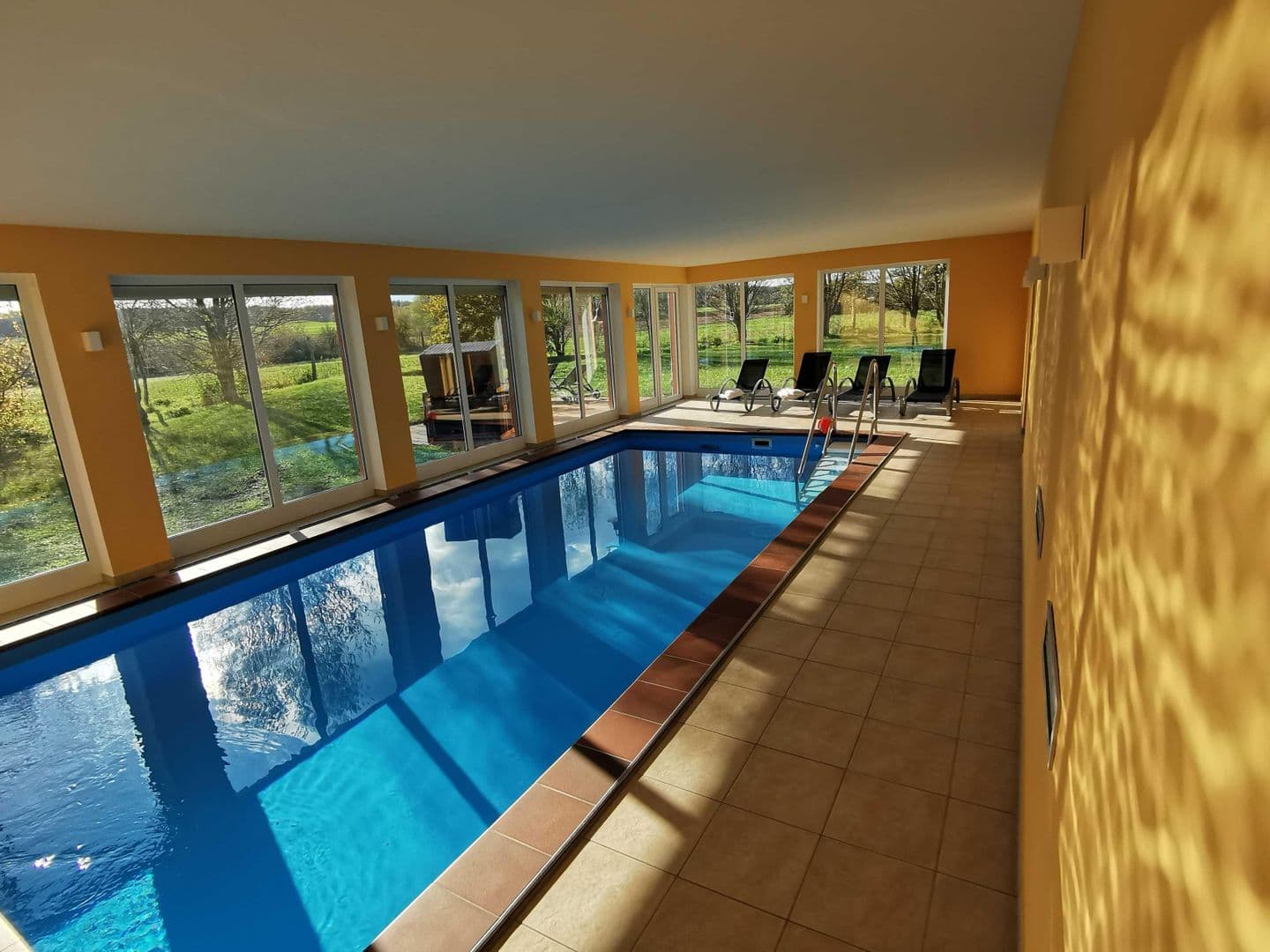 großer Pool