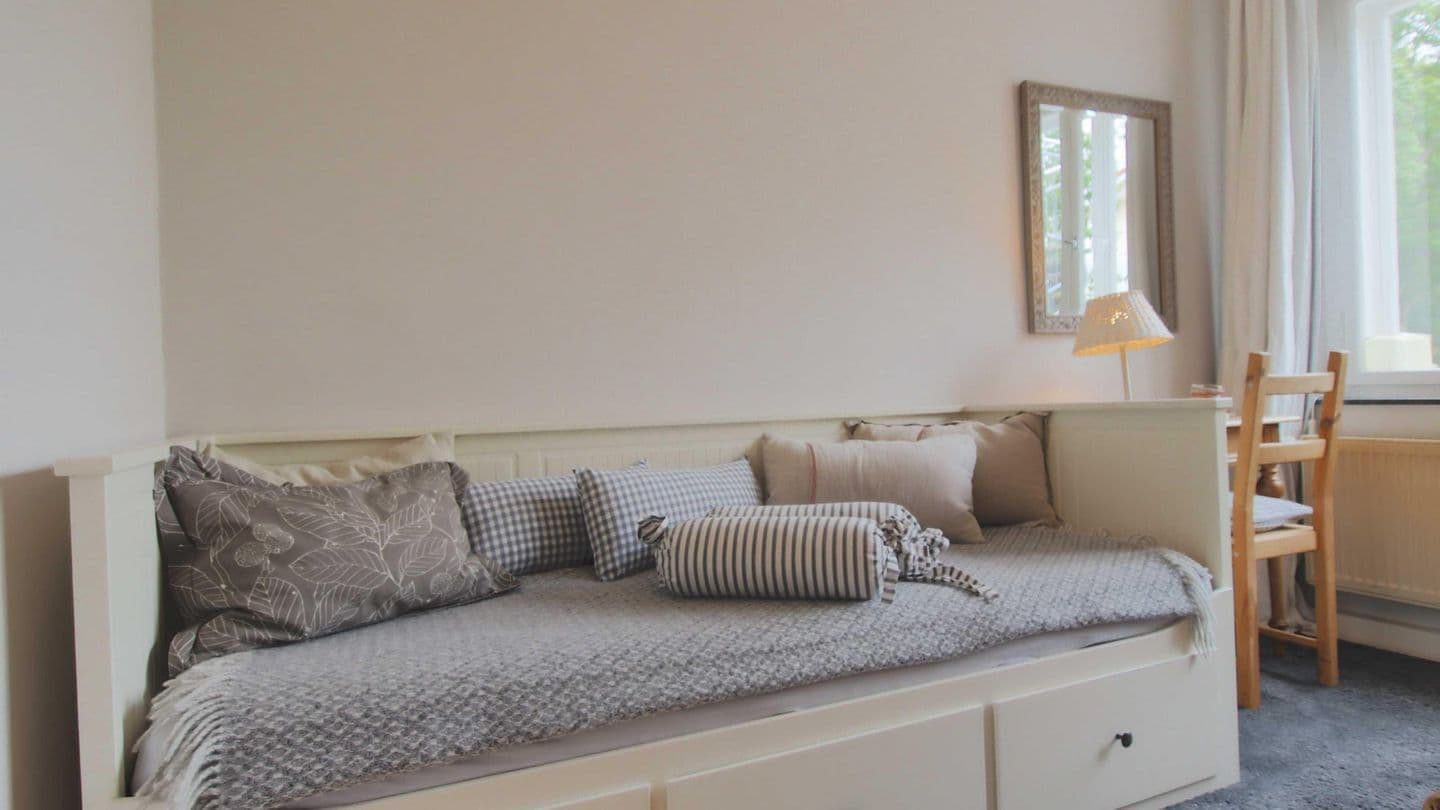 Tagesbett im großen Schlafzimmer