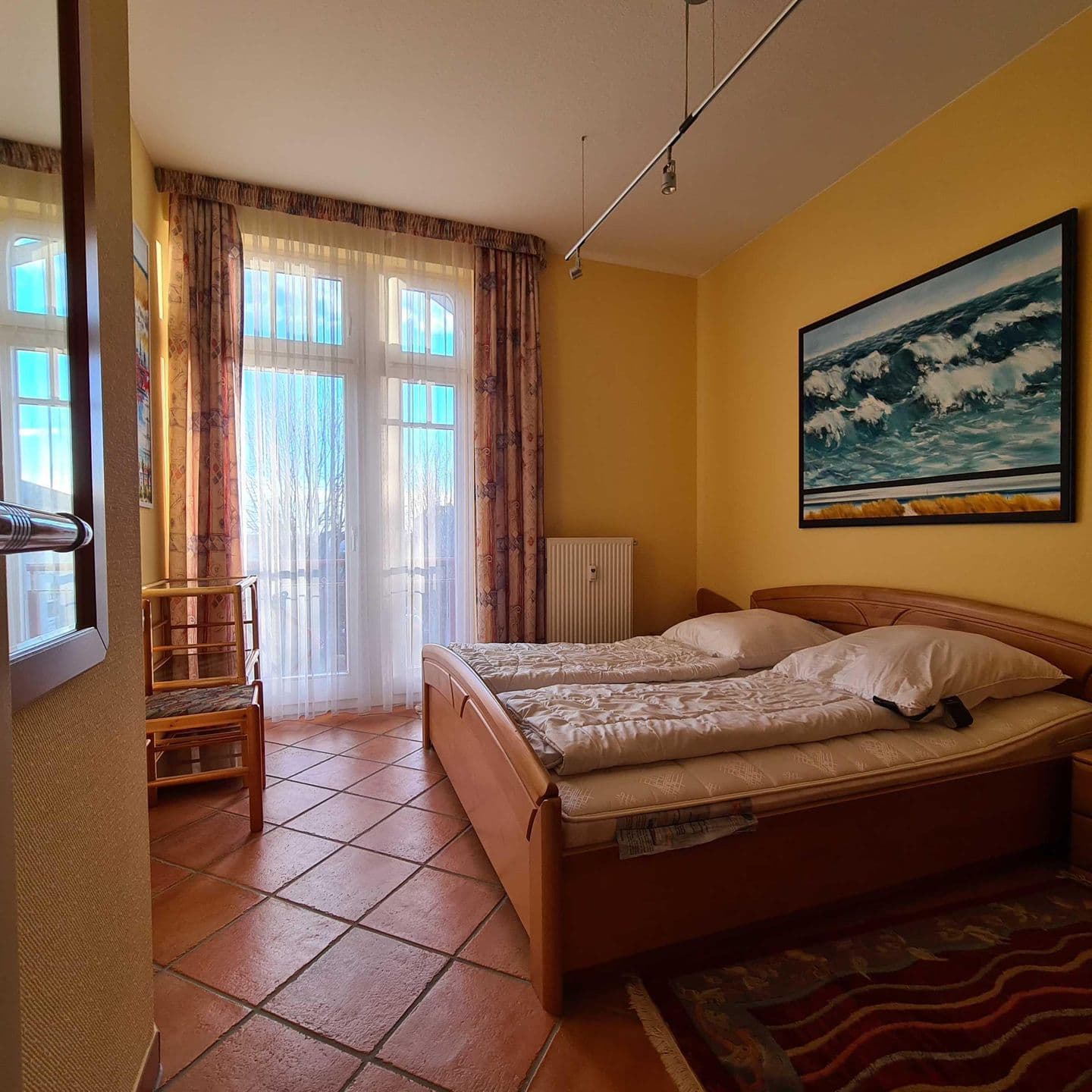 Schlafzimmer mit Doppelbett