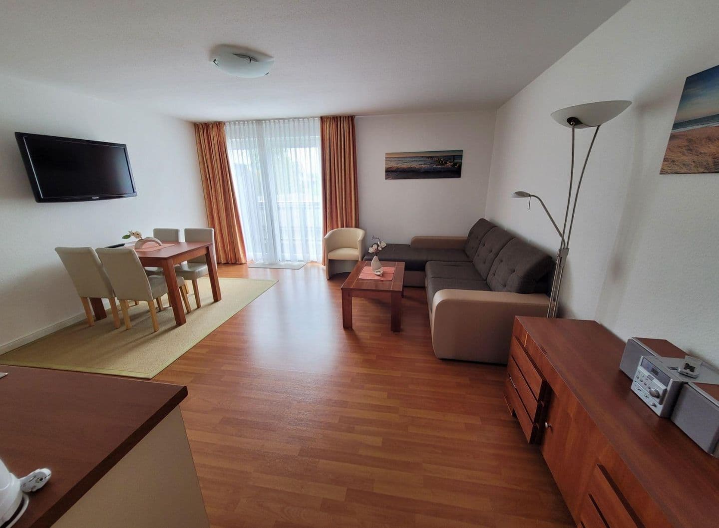 Wohnzimmer mit Schlafsofa