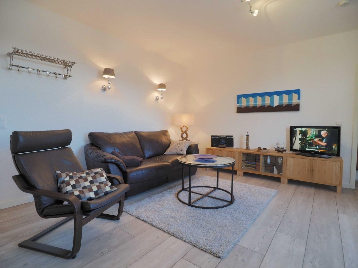 Wohnzimmer mit Schlafsofa für eine zusätzl. Person