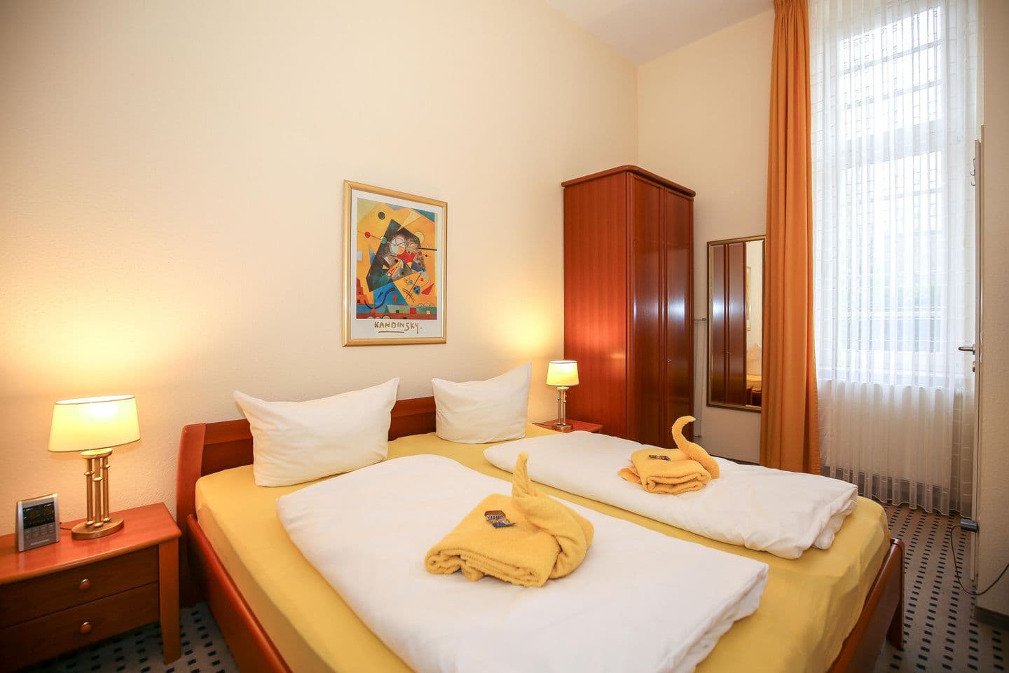 Schlafzimmer mit Doppelbett