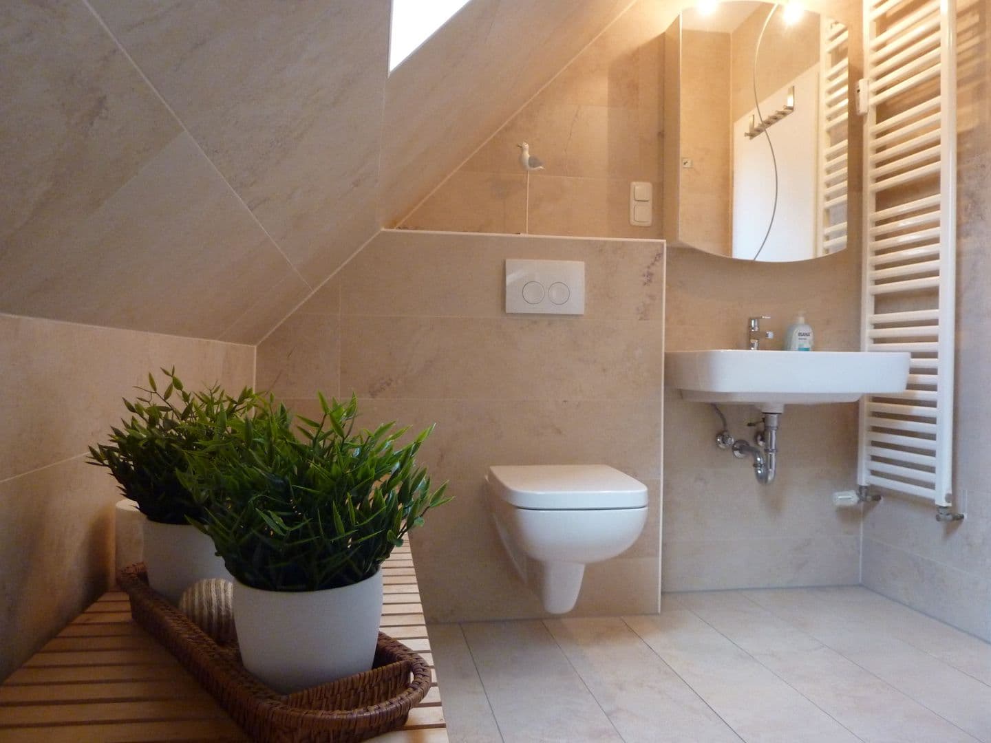 Bad mit Dusche und WC