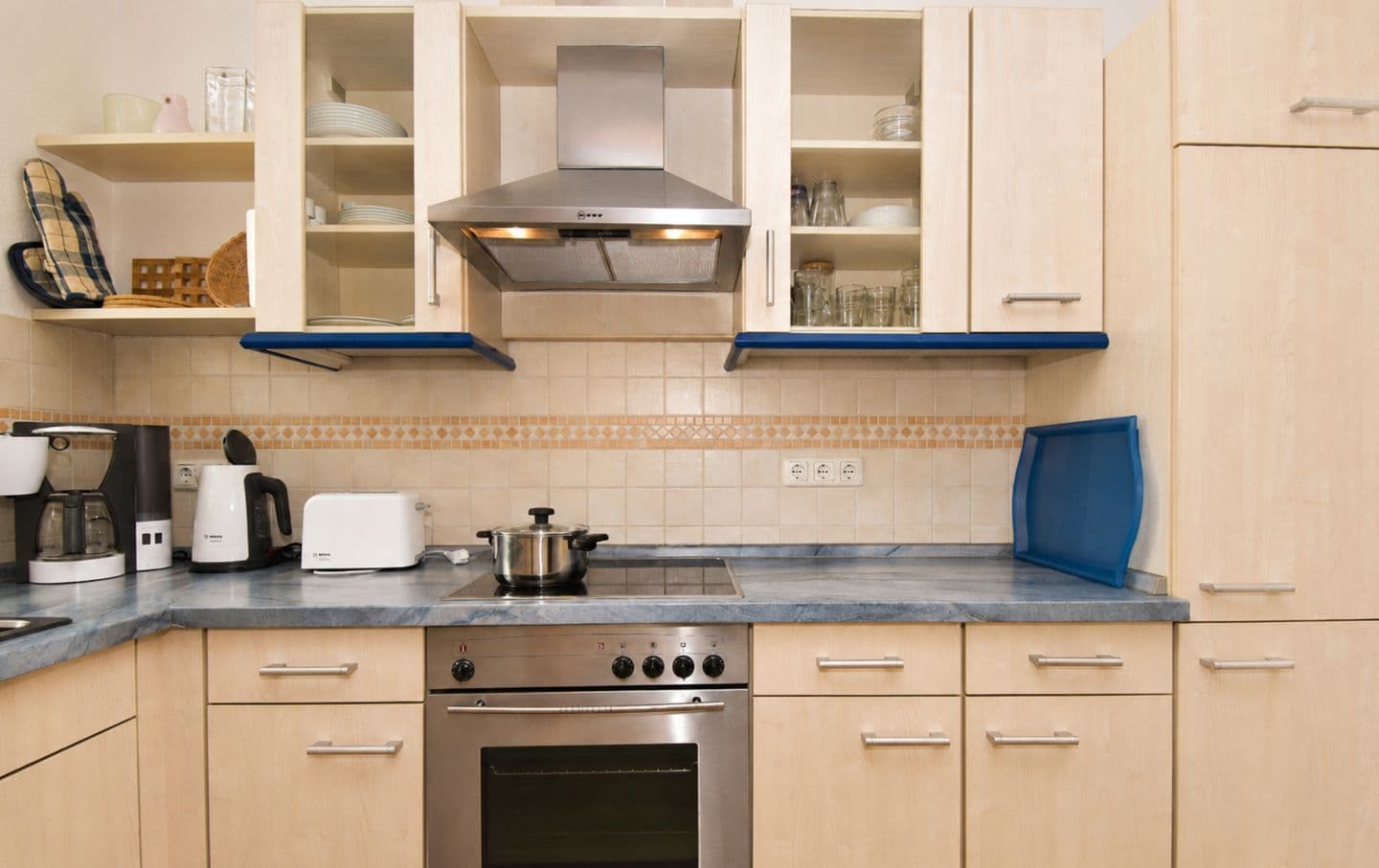 Küche mit Backofen