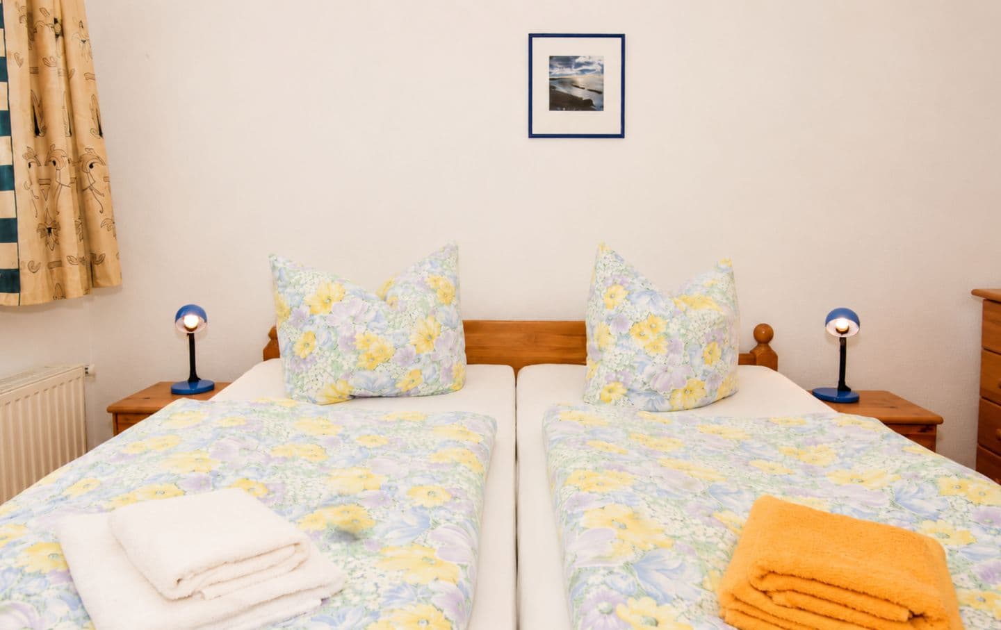 Schlafzimmer mit Doppelbett