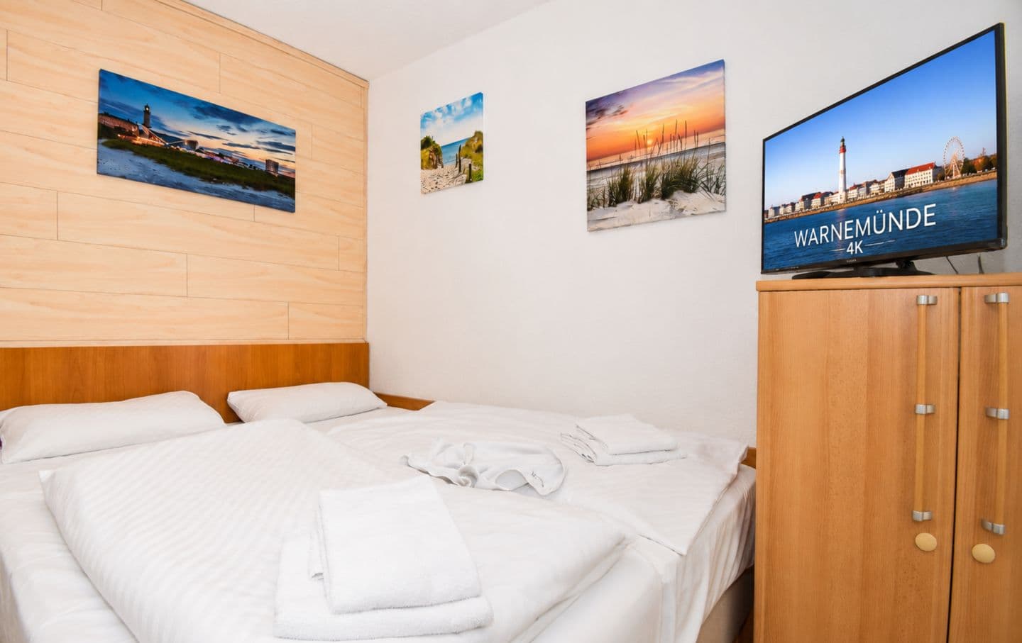 Schlafzimmer mit Doppelbett