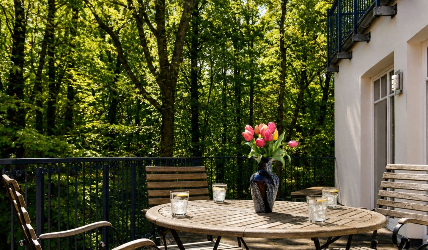 2. Balkon mit Blick auf Möbel