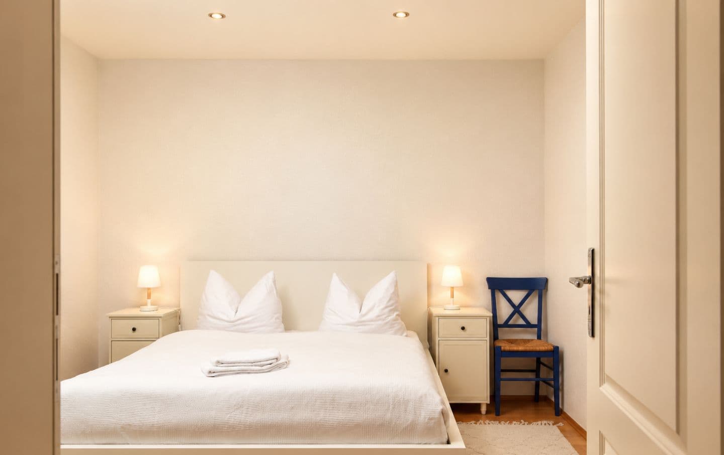 Schlafzimmer mit Doppelbett