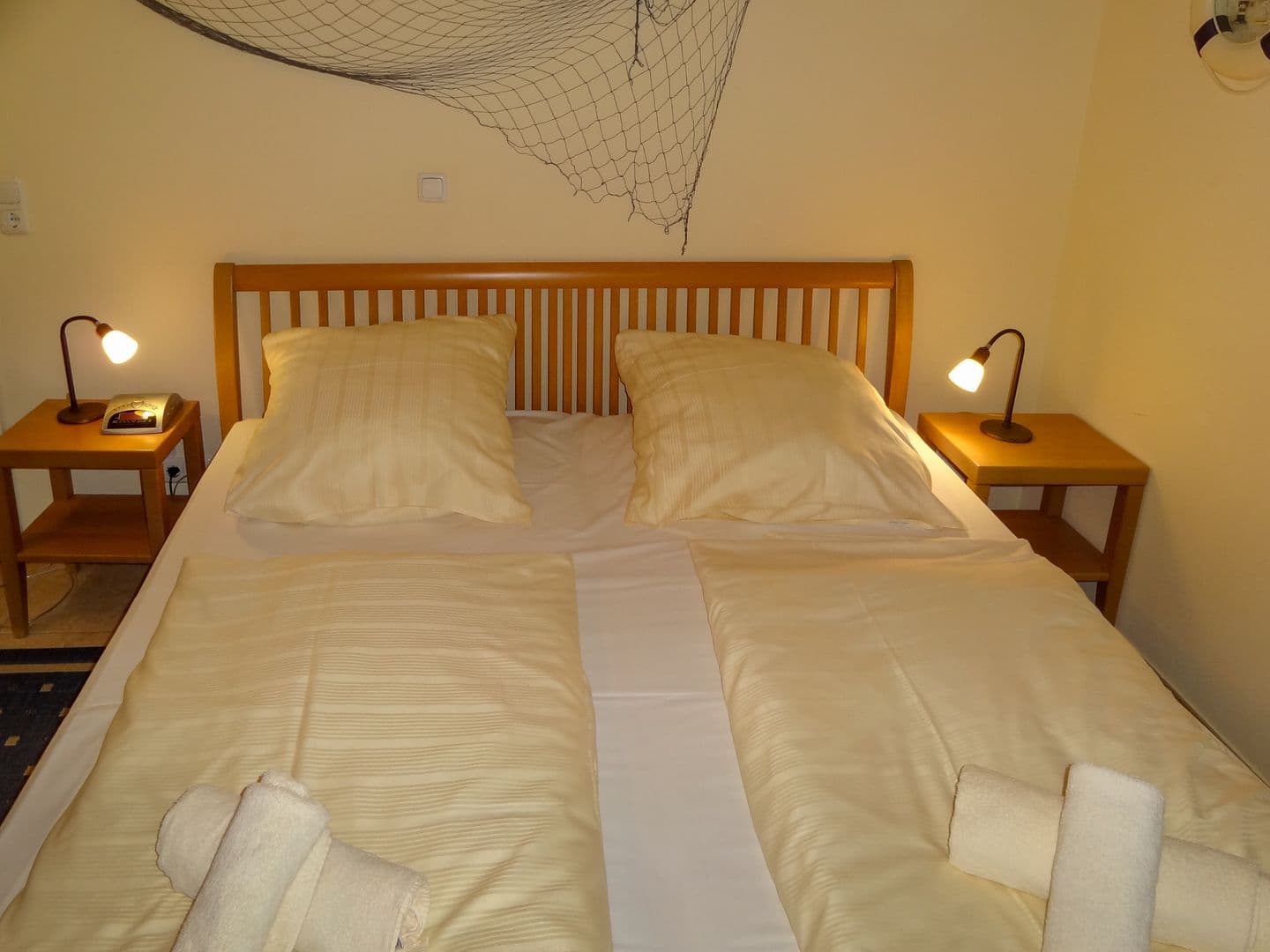 Schlafzimmer mit Doppelbett