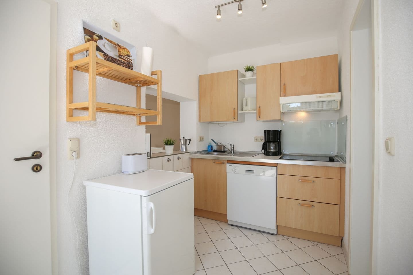 Küchenzeile mit Kühlschrank