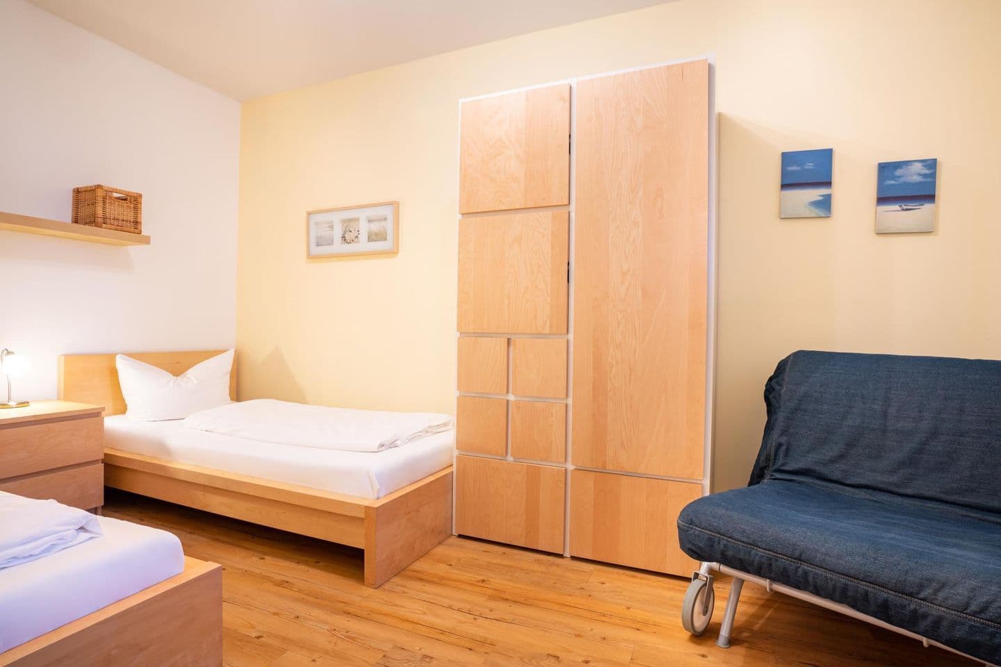 2. Schlafzimmer mit Zustellbett