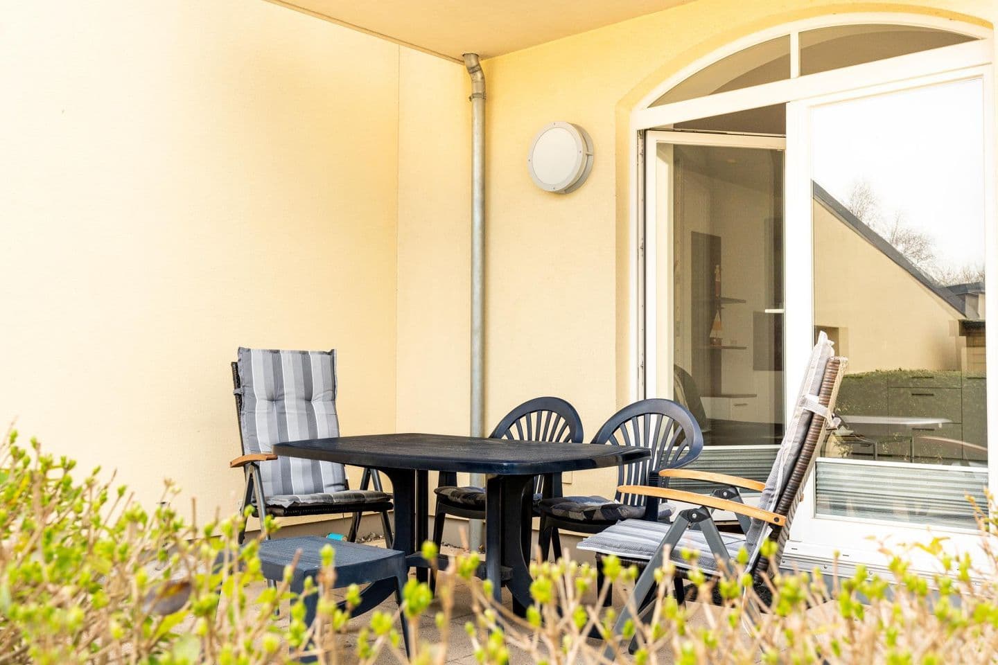 möblierte Terrasse