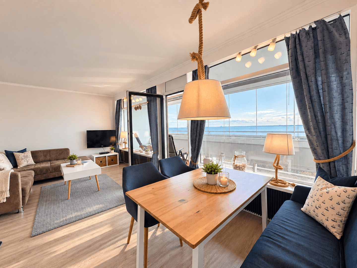 Wohnzimmer mit Ostseeblick