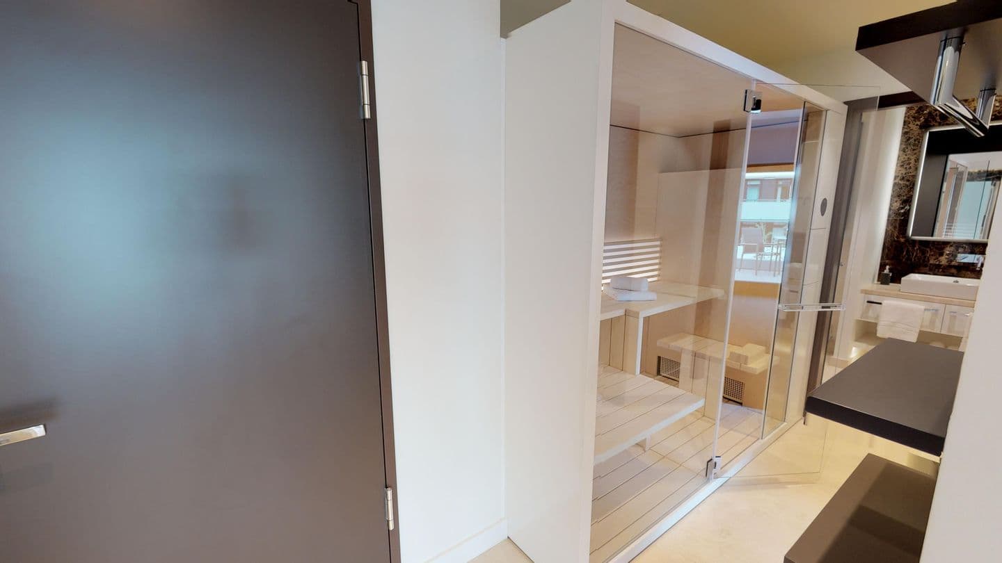 Strandnahe, luxuriöse Ferienwohnung mit Balkon & Sauna