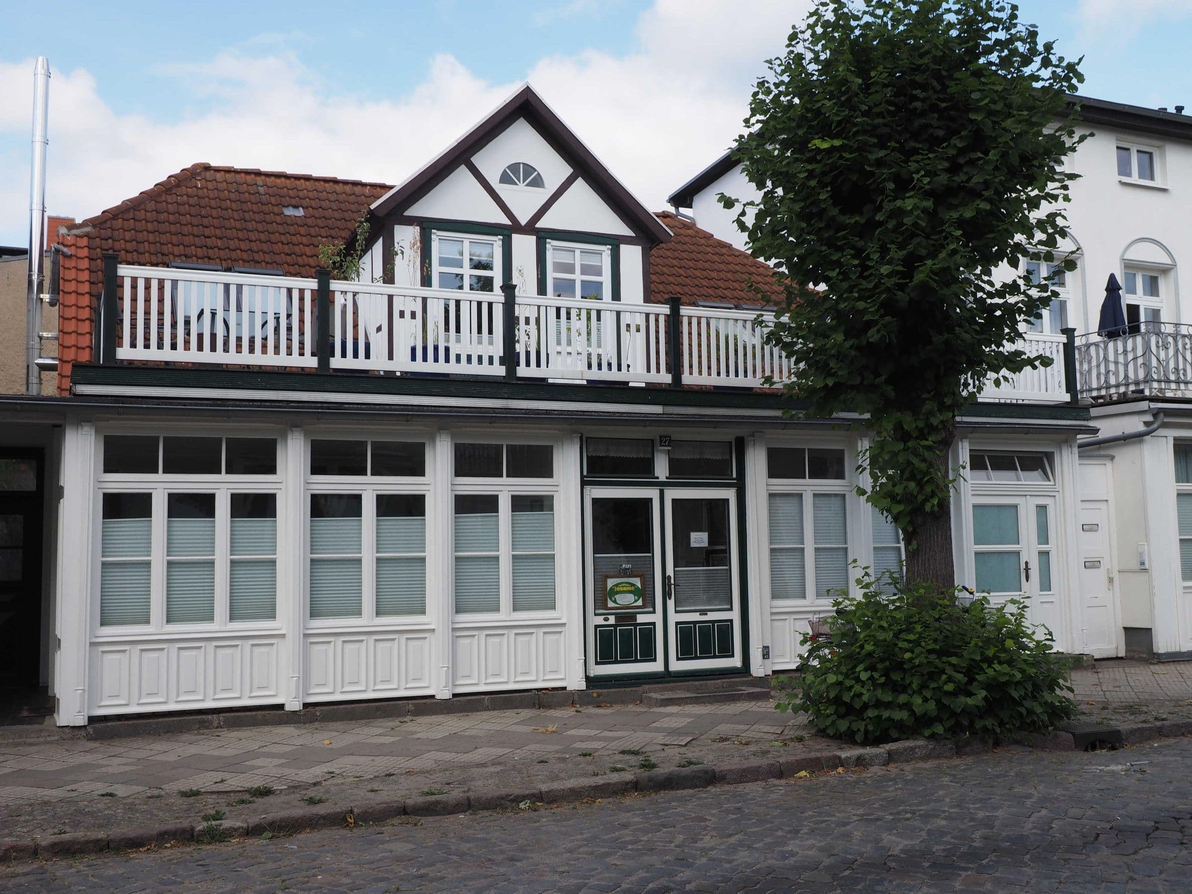 Facade / entrance