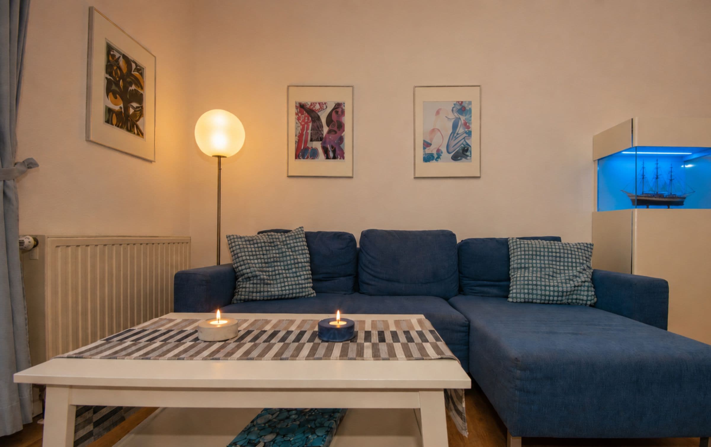 Wohnzimmer mit Ecksofa